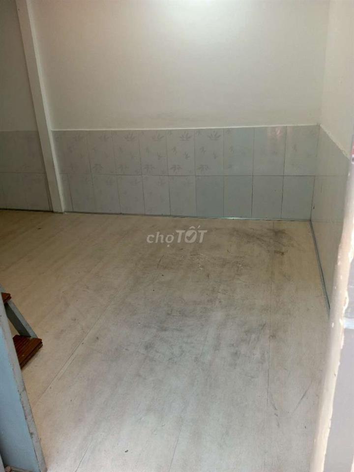 chủ cầm cho thuê nhà nguyên căn ngang 5 dài 3
