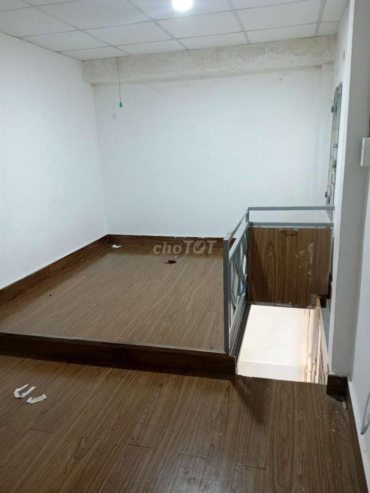 chủ cầm cho thuê nhà nguyên căn ngang 5 dài 3