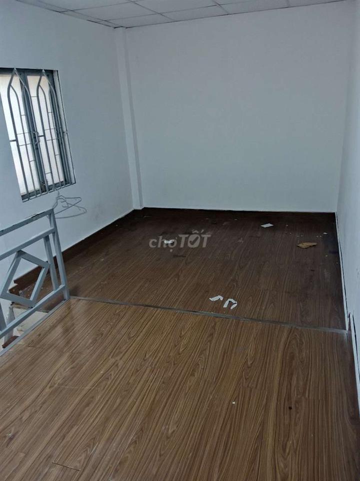 chủ cầm cho thuê nhà nguyên căn ngang 5 dài 3