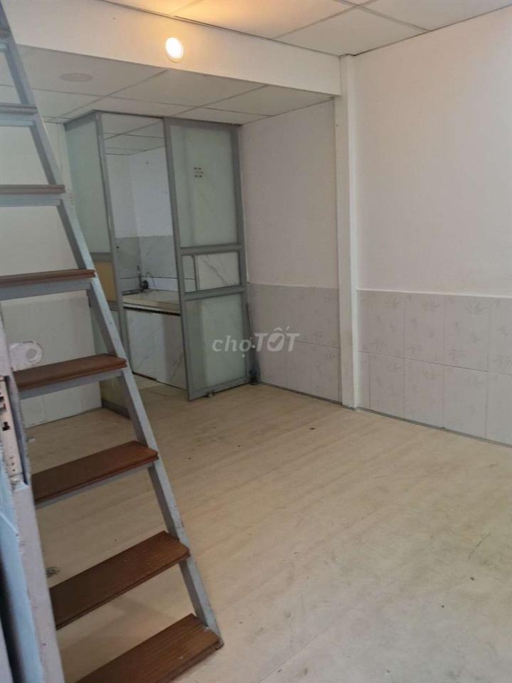 chủ cầm cho thuê nhà nguyên căn ngang 5 dài 3
