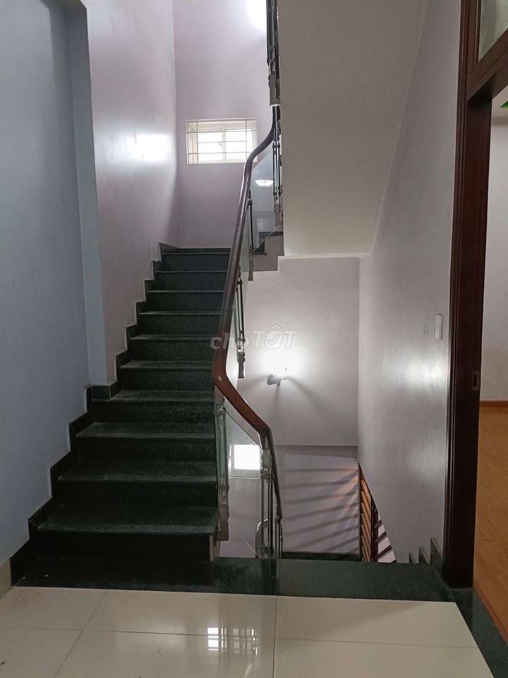 NHÀ MẶT TIỀN VÕ VĂN HÁT 1 TRỆT,2 LẦU QUẬN 9 GIÁ 25TR/THÁNG