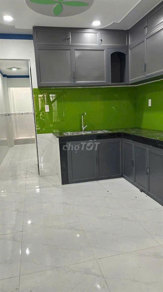 Cho thuê nhà Nguyên Căn Ngay KTX Khu B, T+ Lững