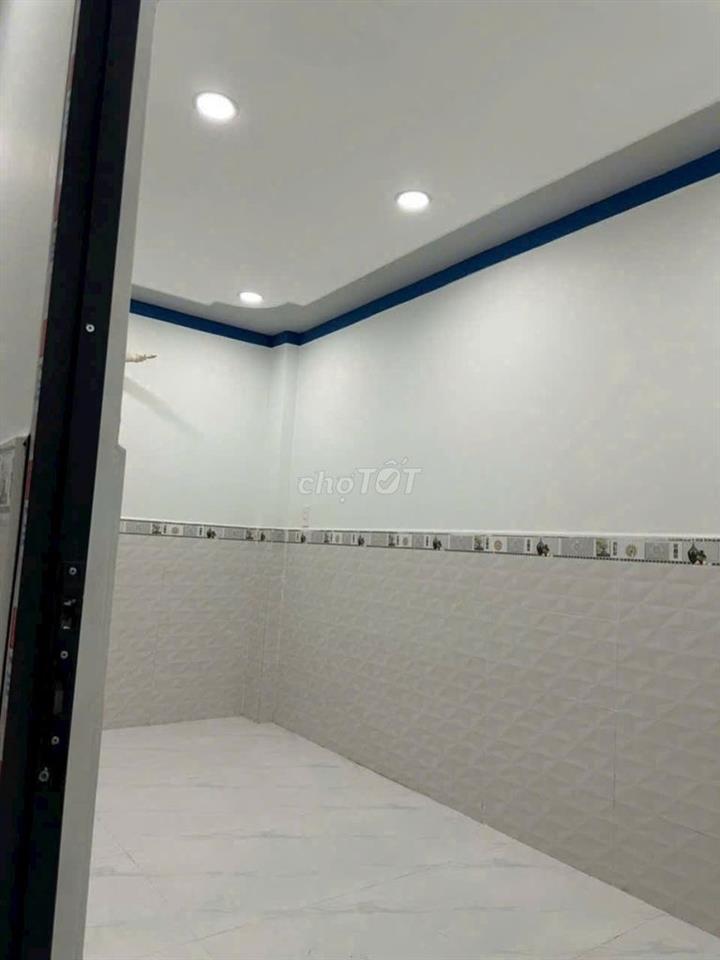 Cho thuê nhà Nguyên Căn Ngay KTX Khu B, T+ Lững