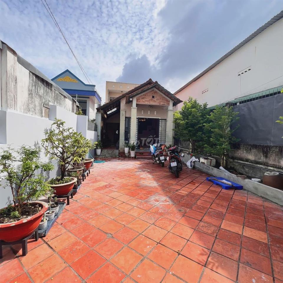 CHO THUÊ NHÀ VILA SÂN VƯỜN (TRƯỚC /SAU)