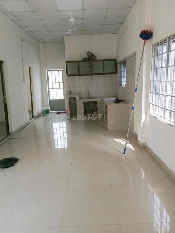 Cho thuê nhà nguyên căn hoặc nhà kèm đất rộng tại phường Long Phước