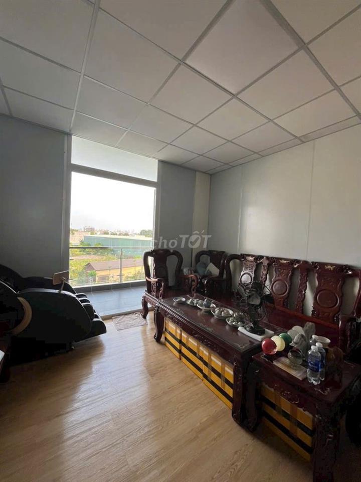 Nhà Bưng Ông Thoàn ngay biệt thự VillaPark