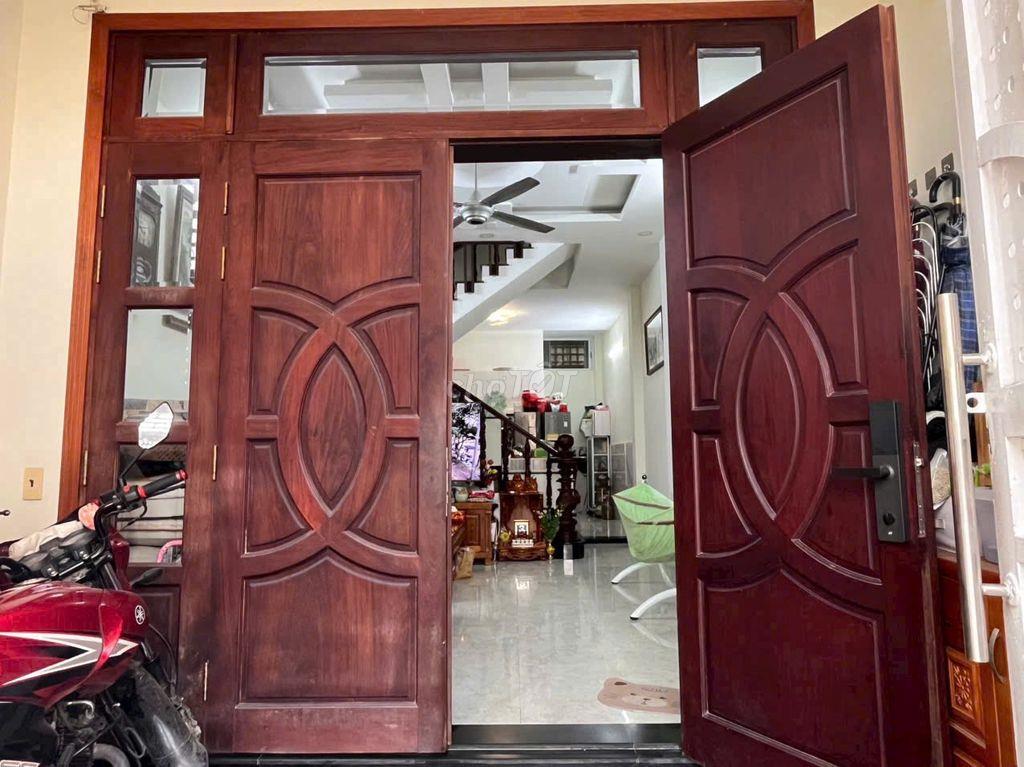 Nhà Bưng Ông Thoàn ngay biệt thự VillaPark