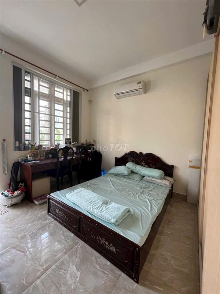 Nhà Bưng Ông Thoàn ngay biệt thự VillaPark