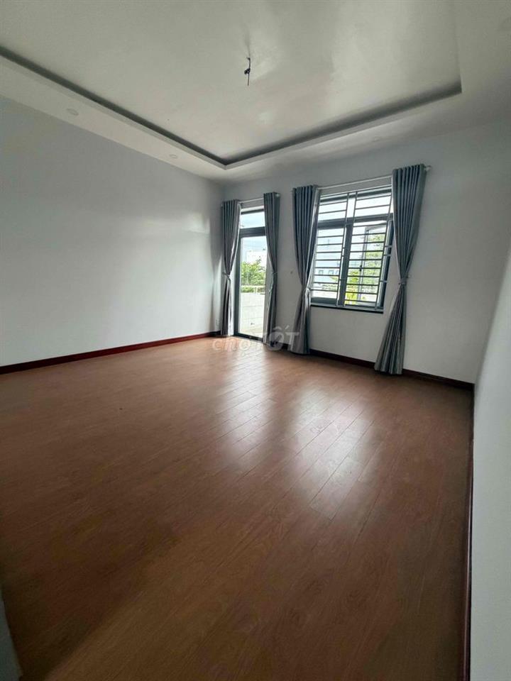 Nhà đẹp ngay Làng Đại học