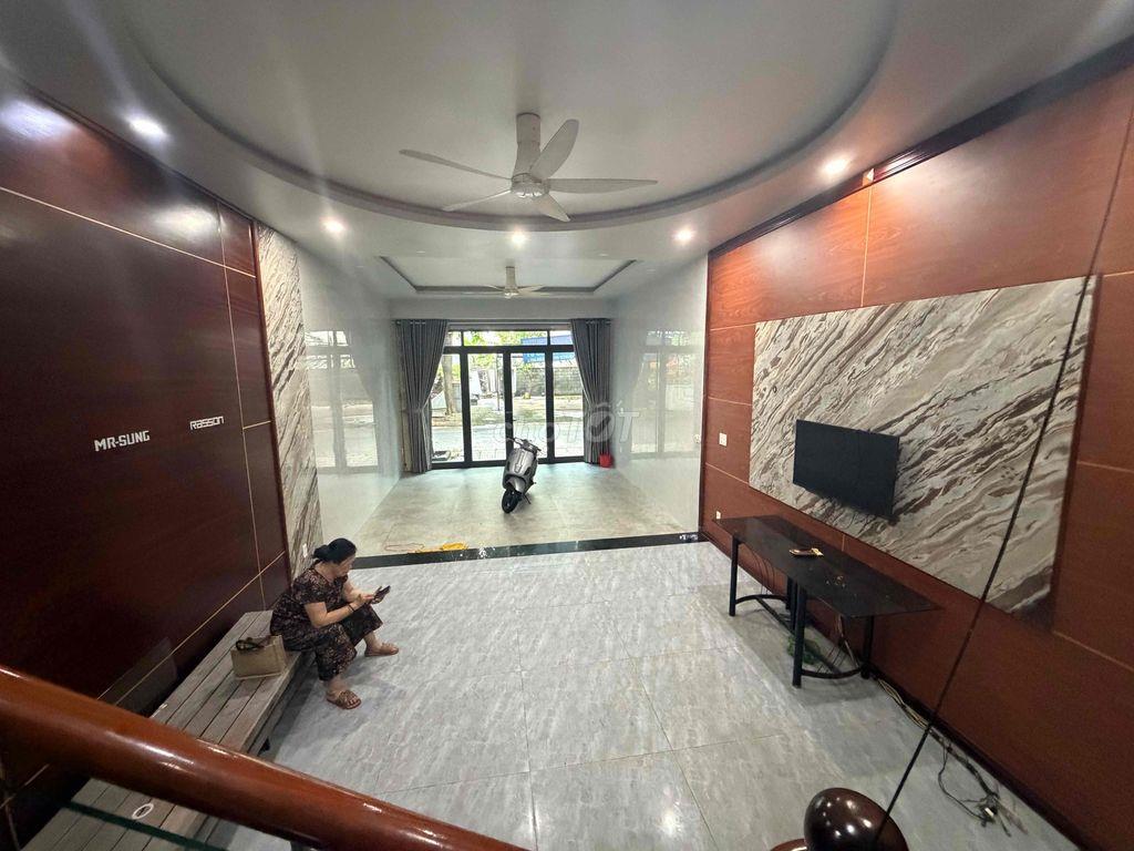 Nhà đẹp ngay Làng Đại học