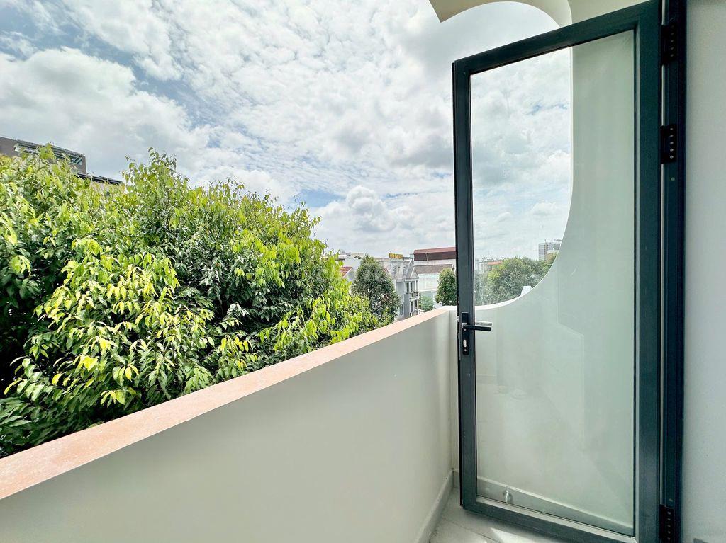 Dự án độc quyền ngay Man Thiện, tòa nhà mới xây, bancon, thang máy,...