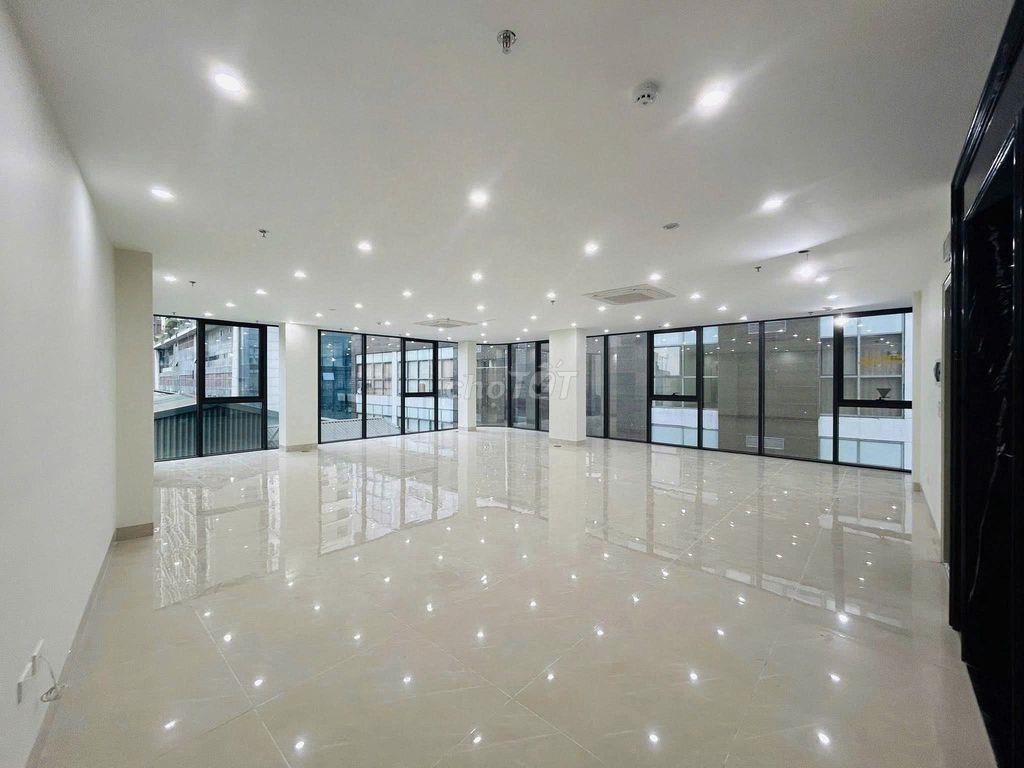 CHO THUÊ TÒA NHÀ MẶT TIỀN ĐƯỜNG HAI BÀ TRƯNG MT 15M X 20M  QUẬN 3