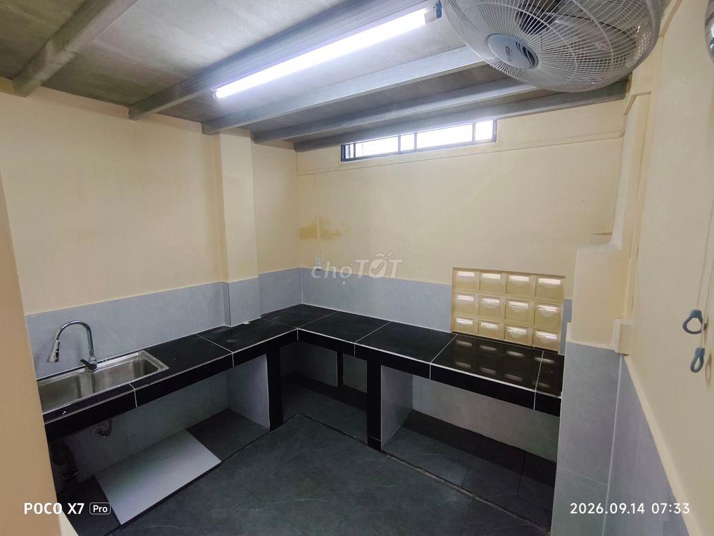 Cho thuê mặt bàng kinh doanh mặt tiền đường Lã Xuân Oai (quận 9 cũ)