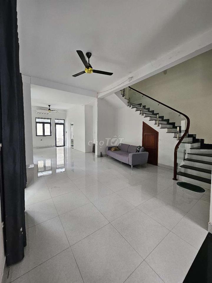 Thuê Mặt Bằng - Trệt. Có phòng riêng - toilet riêng