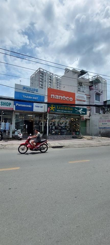 Sang nhượng cửa hàng thiết bị điện và nội thất.