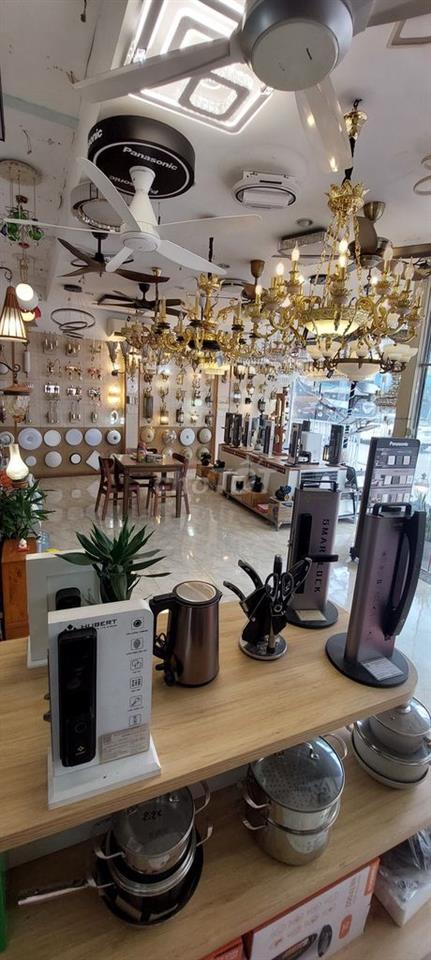 Sang nhượng cửa hàng thiết bị điện và nội thất.