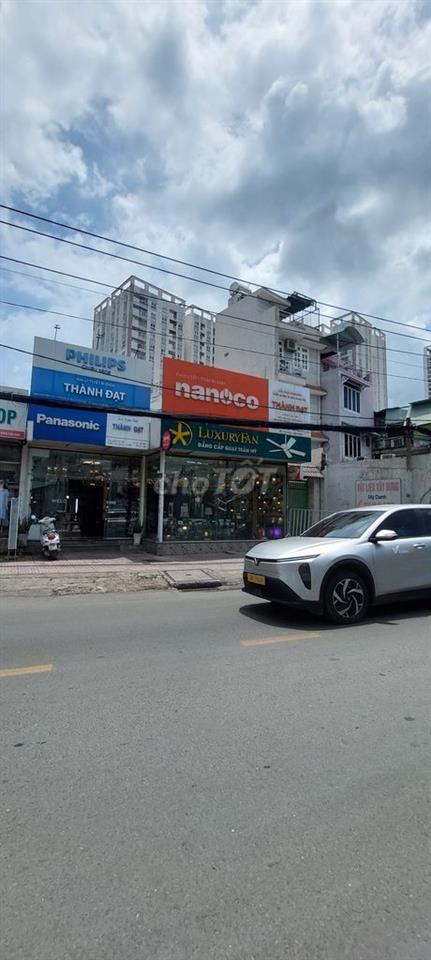 Sang nhượng cửa hàng thiết bị điện và nội thất.