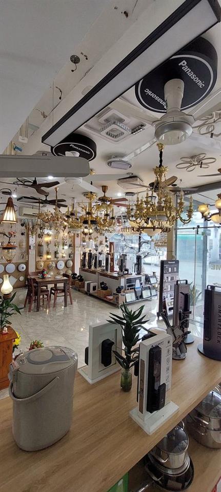 Sang nhượn cửa hàng điện và nội thất