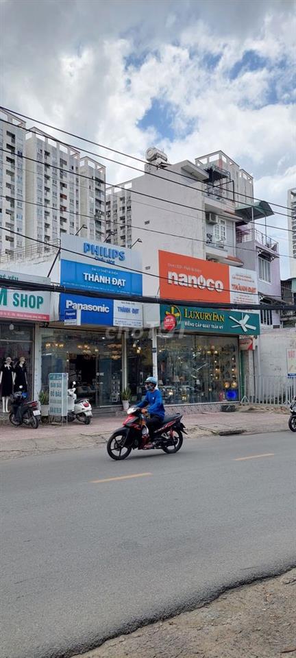 Sang nhượn cửa hàng điện và nội thất