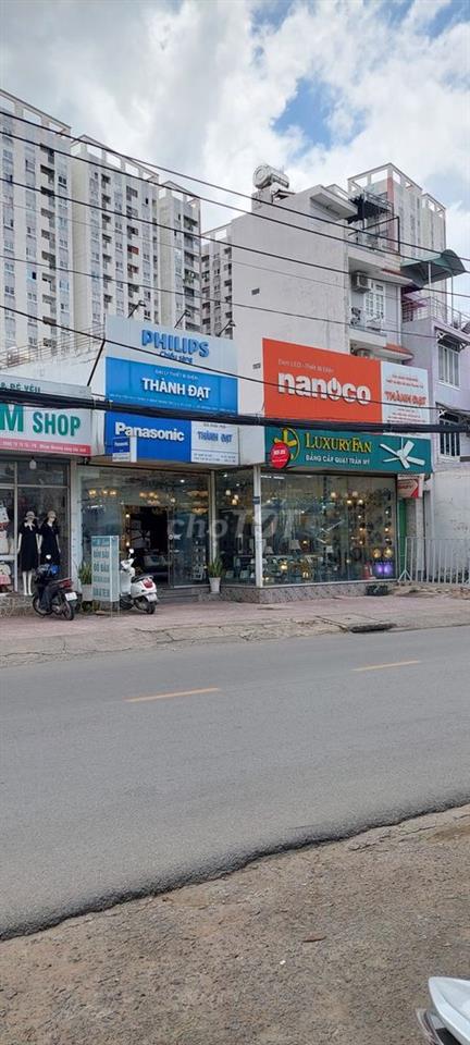 Sang nhượn cửa hàng điện và nội thất