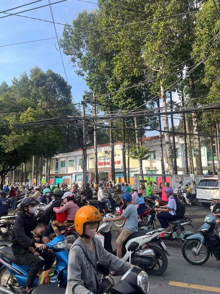 Cho thuê căn mặt tiền đường Đình Phong Phú