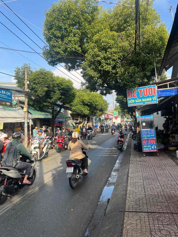 Cho thuê căn mặt tiền đường Đình Phong Phú