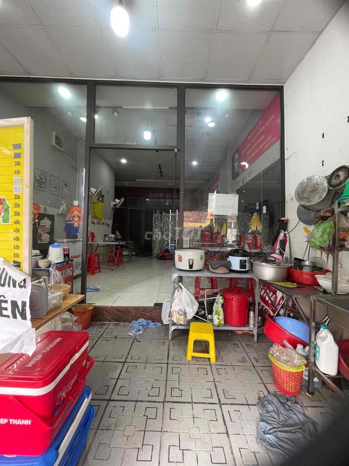 Sang quán cơm có nguồn khách sẵn và có thu nhập 2tr5 hàng tháng