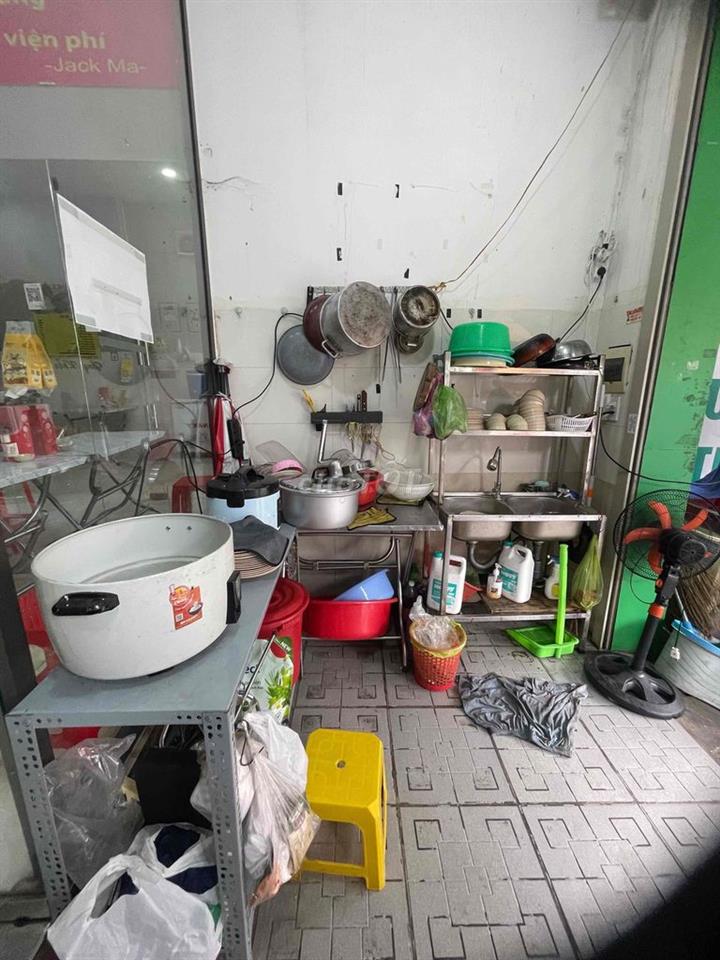 Sang quán cơm có nguồn khách sẵn và có thu nhập 2tr5 hàng tháng