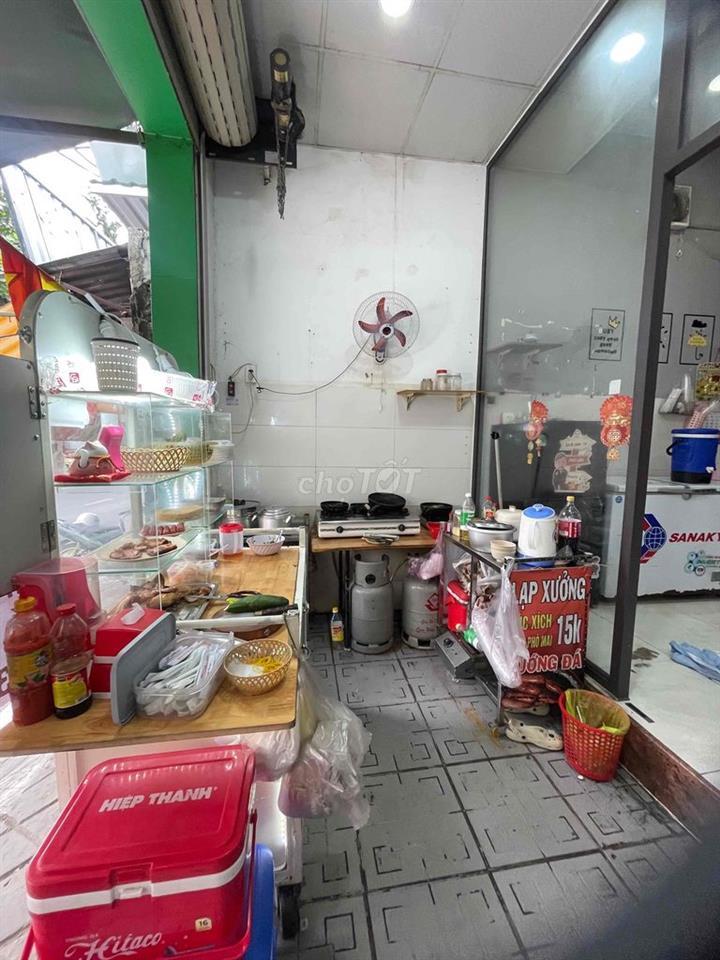 Sang quán cơm có nguồn khách sẵn và có thu nhập 2tr5 hàng tháng