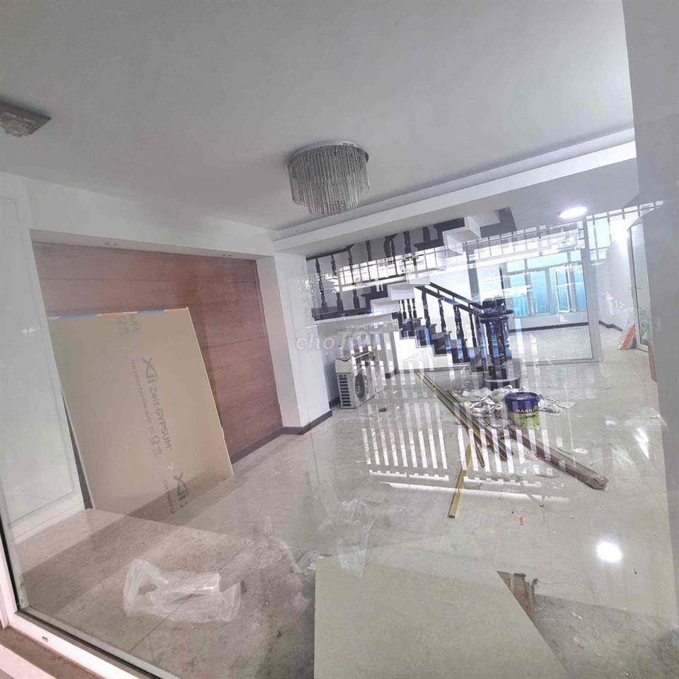 Cho thuê mặt bằng tầng trệt Himlam