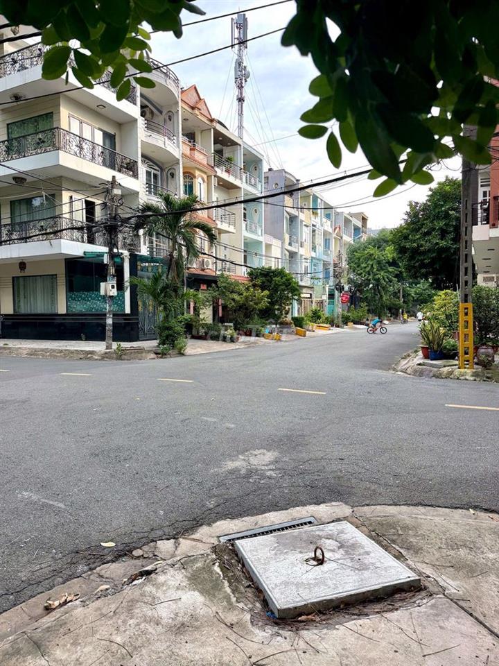 Nhà MT KDC Tên Lửa yên tĩnh, 4x20m, 4 tầng, công viên, nhà đẹp ở ngay