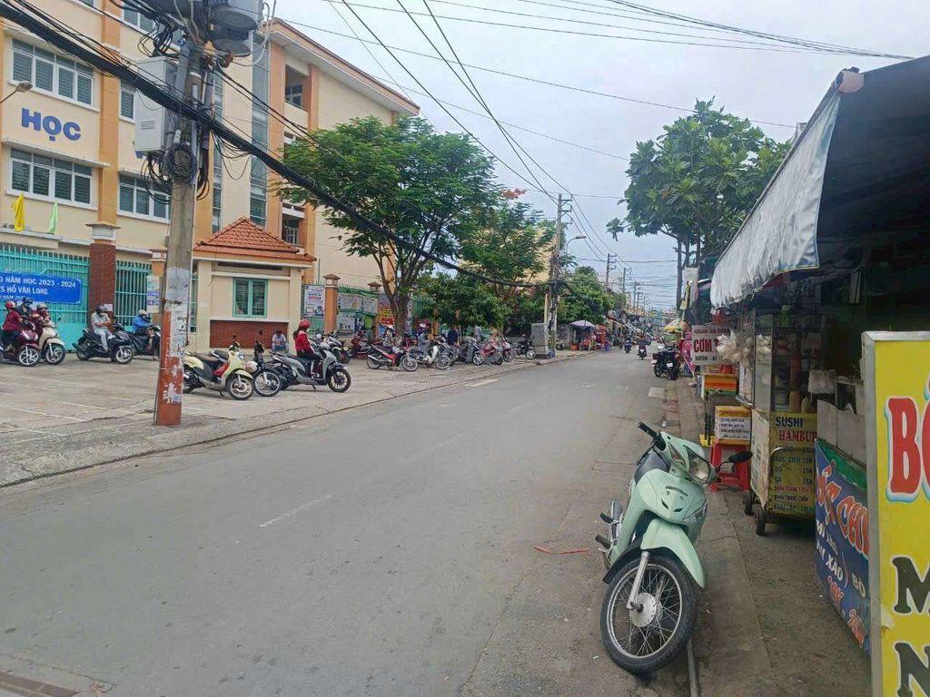 bán nhà tặng thêm đất