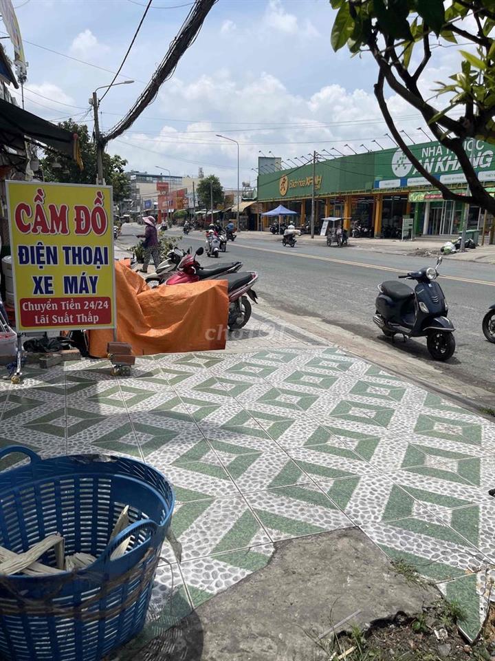 Nha mat tien vi tri dep