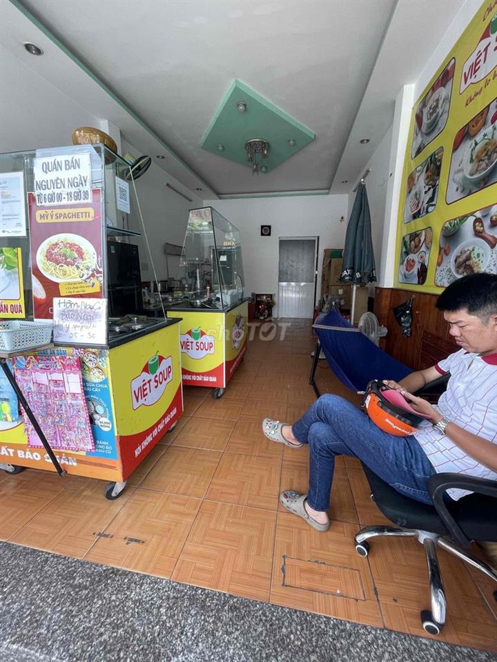 Nha mat tien vi tri dep