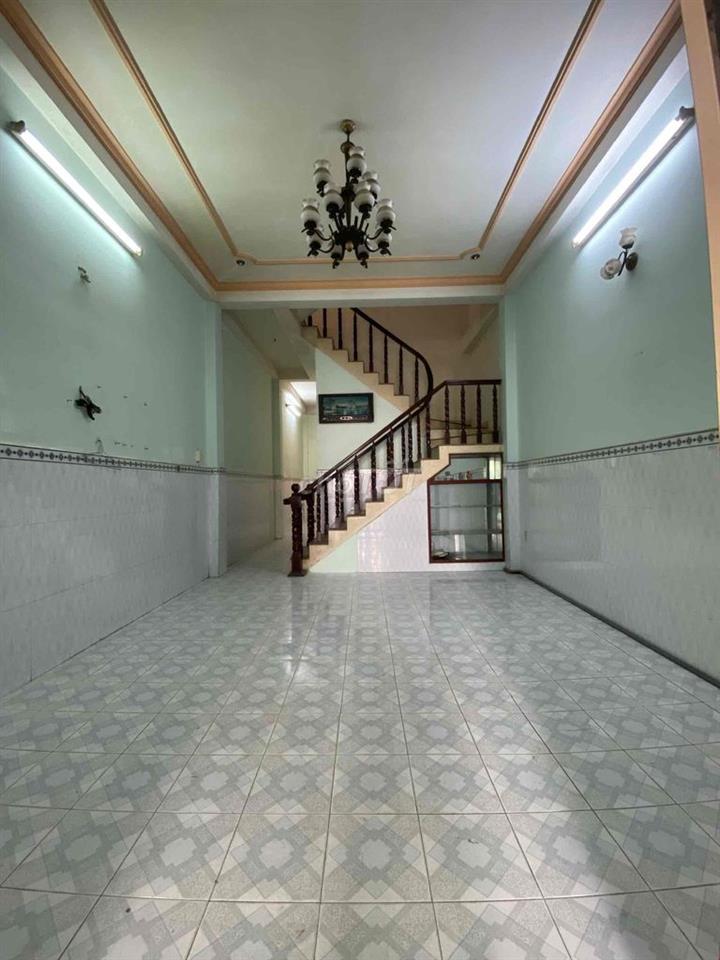 Cho thuê nhà gần BX Miền Tây giá 10tr 4 x 20-3 tầng sân thượng-3 pngủ