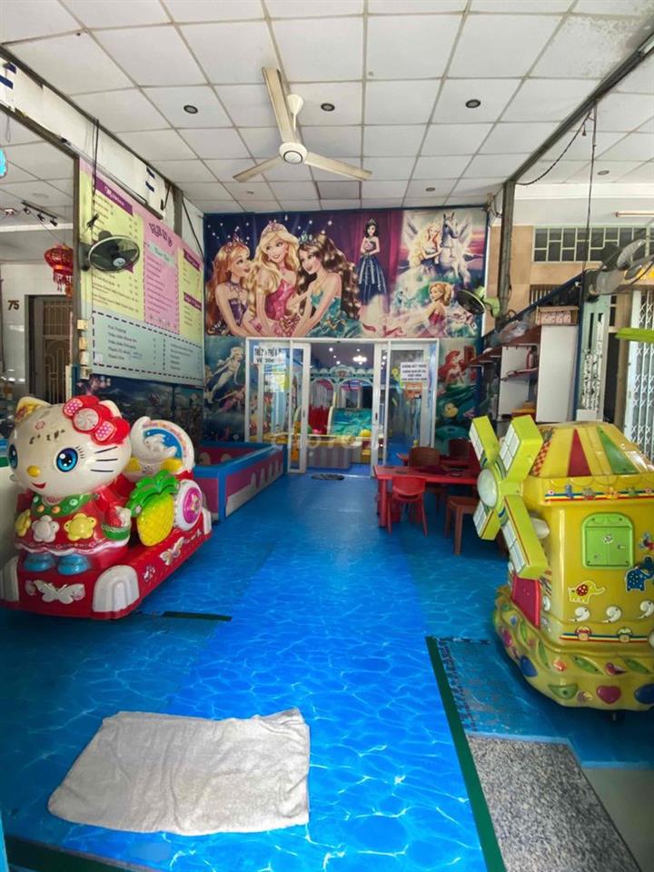 Cho thuê nhà mặt tiền trống suốt gần Cây Gõ Q6 DT 110m2 giá 16 triệu