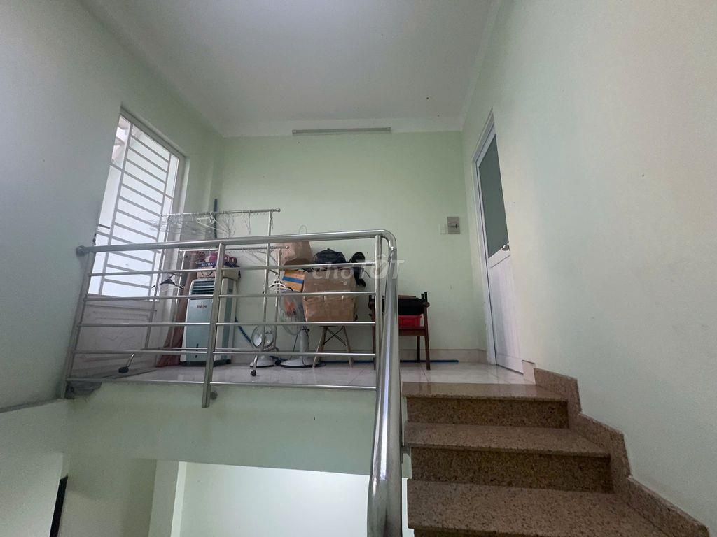 Nhà ở riêng biệt, khu vực an ninh, yên tĩnh.