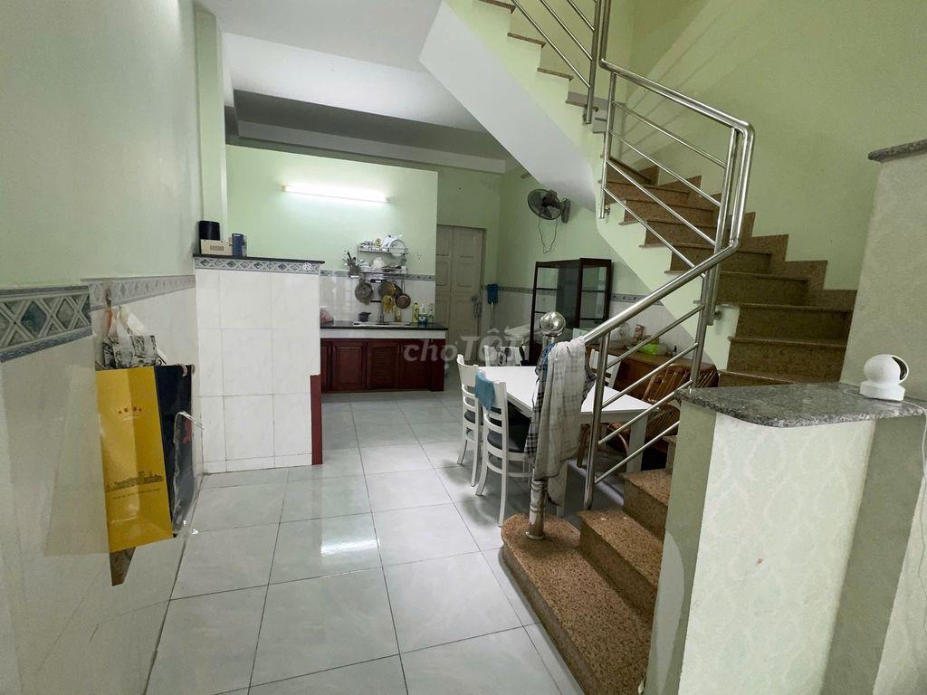 Nhà ở riêng biệt, khu vực an ninh, yên tĩnh.