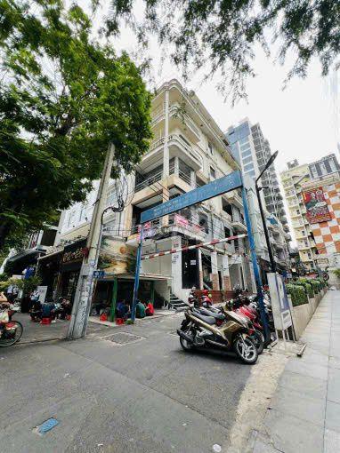 ĐOẠN ĐẦU KHU VIP LÊ THÁNH TÔN , DT : 300M2 VỚI 5 TẦNG , GIÁ CHỈ 100TR