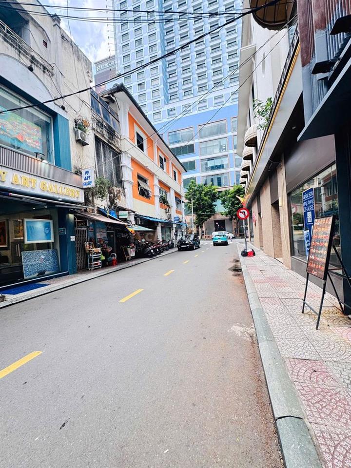 MT NGUYỄN THIỆP P.BẾN NGHÉ Q1 , DT : 350M2 , NGANG 4M5 , CÓ 4 TẦNG
