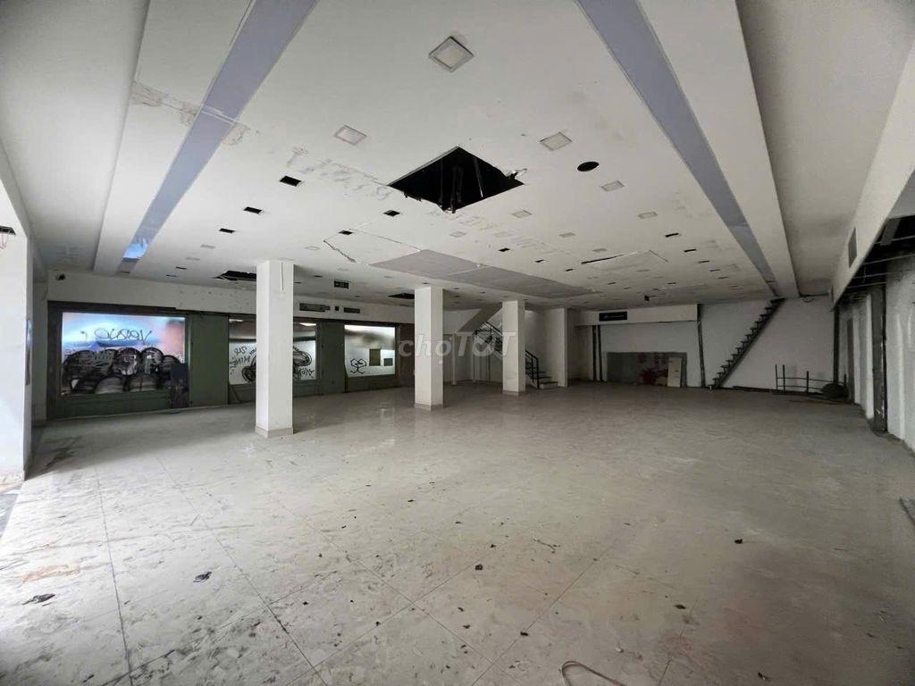 MT NGUYỄN TRÃI Q1 , NGANG 12M , CÓ 3 TẦNG , GIÁ NHẸ NHÀNG 200TR/THÁNG