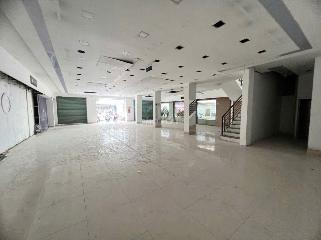 MT NGUYỄN TRÃI Q1 , NGANG 12M , CÓ 3 TẦNG , GIÁ NHẸ NHÀNG 200TR/THÁNG