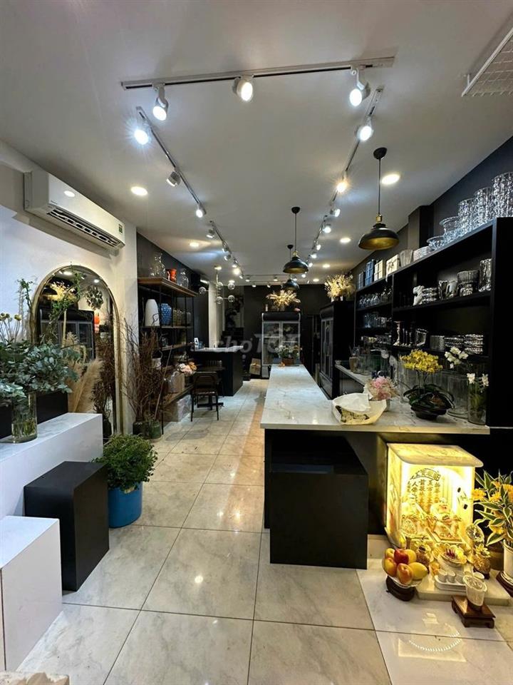MT 9A NGUYỄN THIỆN THUẬT Q3 , DT : 250M2 , 3 TẦNG , CÓ 40TR/THÁNG
