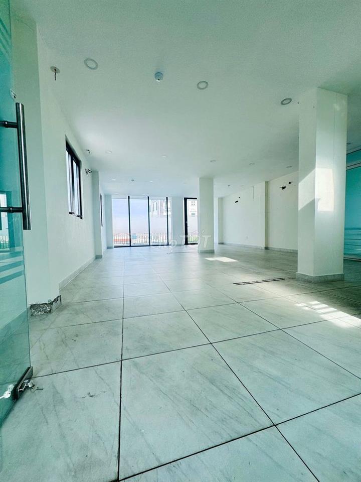 TÒA NHÀ MT LÊ VĂN DUYỆT Q. BÌNH THẠNH , DTSD : 700M2 NGANG 8M , 100TR