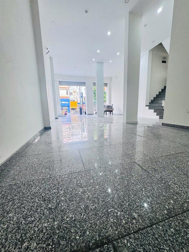 TÒA NHÀ MT LÊ VĂN DUYỆT Q. BÌNH THẠNH , DTSD : 700M2 NGANG 8M , 100TR