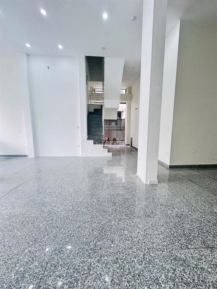 TÒA NHÀ MT LÊ VĂN DUYỆT Q. BÌNH THẠNH , DTSD : 700M2 NGANG 8M , 100TR