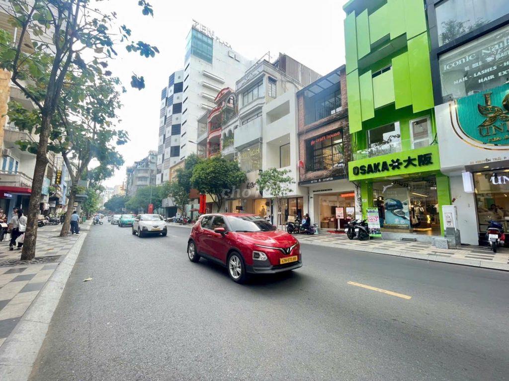 MT NGUYỄN TRÃI P. BẾN THÀNH Q1 , DT : 300M2 VỊ TRÍ ĐẮC ĐỊA LÀM STORE