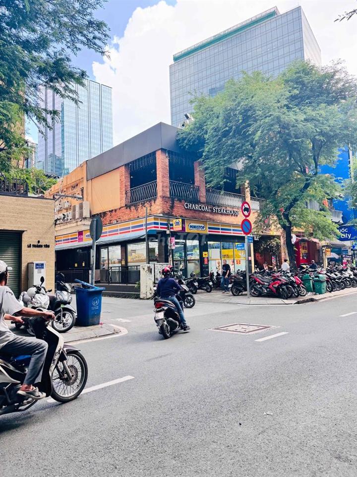 Góc 2MT Lê thánh tôn và Ngay Ngô Văn Năm , dt : 250m2 , Ngang 7.2