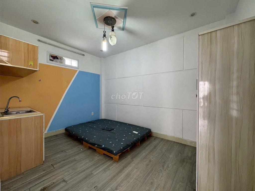 Phòng 202. Tầng 2 . Có cửa sổ trời . Full nội thất.