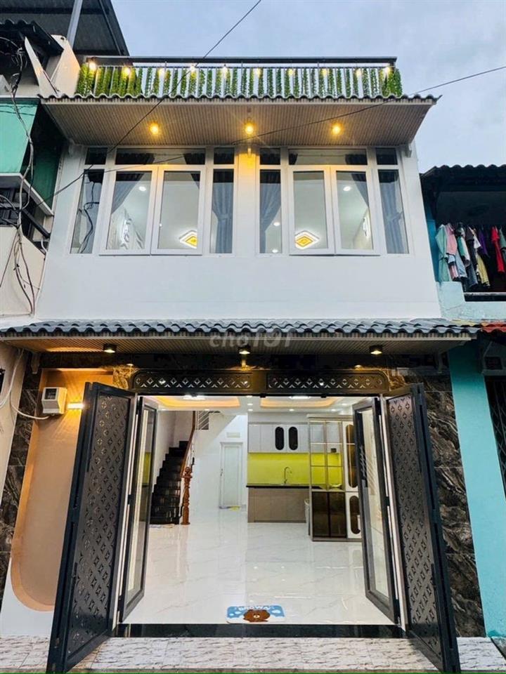 Bán nhà 1 trệt 1 lầu 3PN hẻm xe hơi Đường số 4, gần CV Làng Hoa